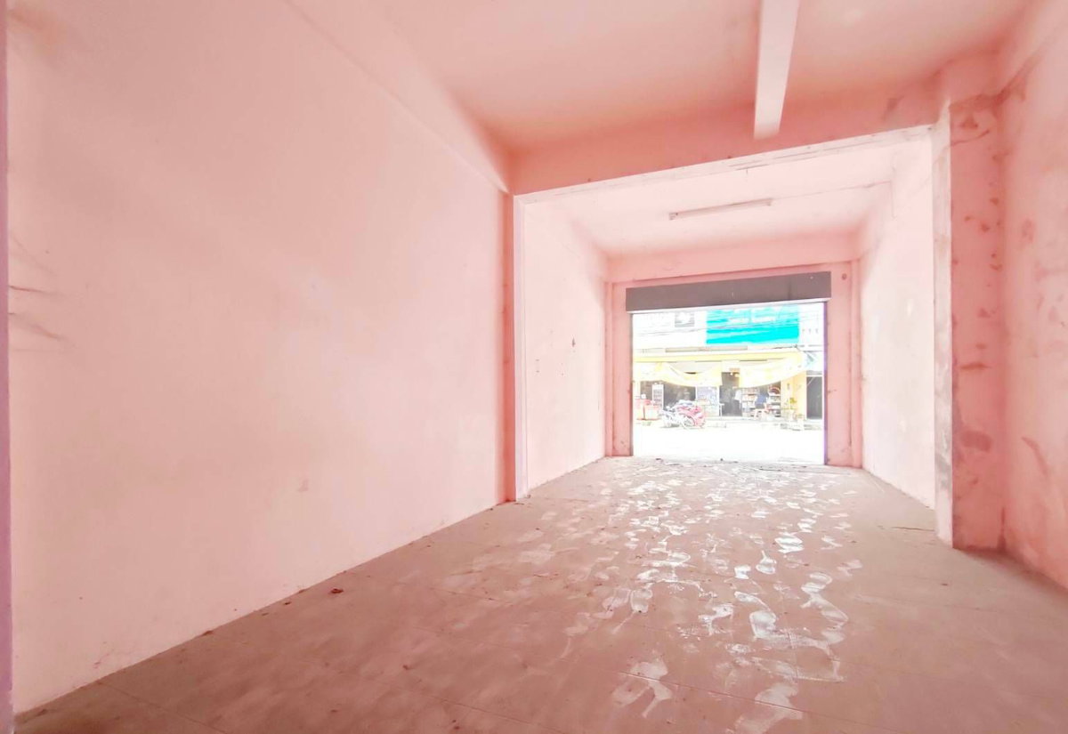 รูป ขายตึกแถวชุมพร ทำเลดี เหมาะกับทำการค้าขาย มีเพียงห้องเดียวเท่านั้น - รูปที่ 4/17