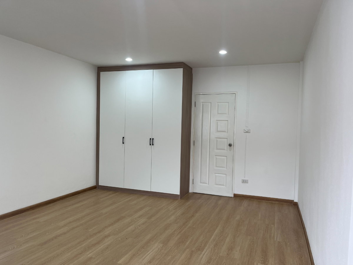 รูป 🔥 ขายด่วน! ทาวน์โฮม รีโนเวทใหม่ “Master Royal ร.9 ซ.53” ราคาพิเศษ 2.45 ล้าน | ทำเลทอง เข้า-ออกได้หลายเส้น 🔥 - รูปที่ 19/25