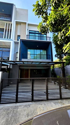 เช่าทาวน์โฮม กรุงเทพมหานคร : 📌 ให้เช่าทาวน์เฮาส์ 3 ชั้น เนอวานา ดีฟายน์ กรุงเทพกรีฑา 3 ห้องนอน 4 ห้องน้ำ