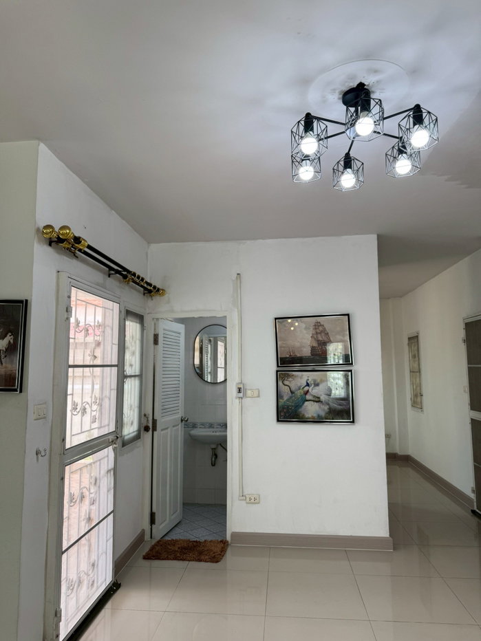 picture Two-story detached house, corner unit, convenient transportation. - 11/36