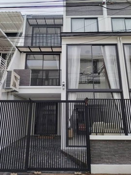 HR3353 Home Office & Modern Townhouse 3-Story | Ekkamai 22 ดีไซน์ Modern Loft โปร่งโล่งด้วย Double Volume | เลี้ยงสัตว์ได้ (Pet-Friendly)!