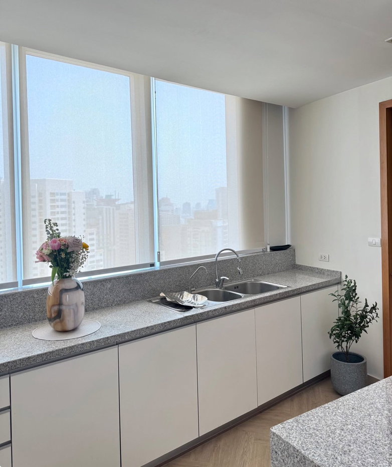 picture Millennium                    Residence  - 12/14