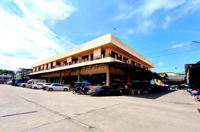 Shophouses for sale Chumphon : Shop house for sale in Chumphon. Prime location, ideal for business. Only one unit available.