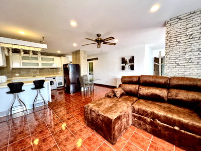 Condos for sale : 1 Bedroom Condo for Sale in Jomtien Pattaya at View Talay 1