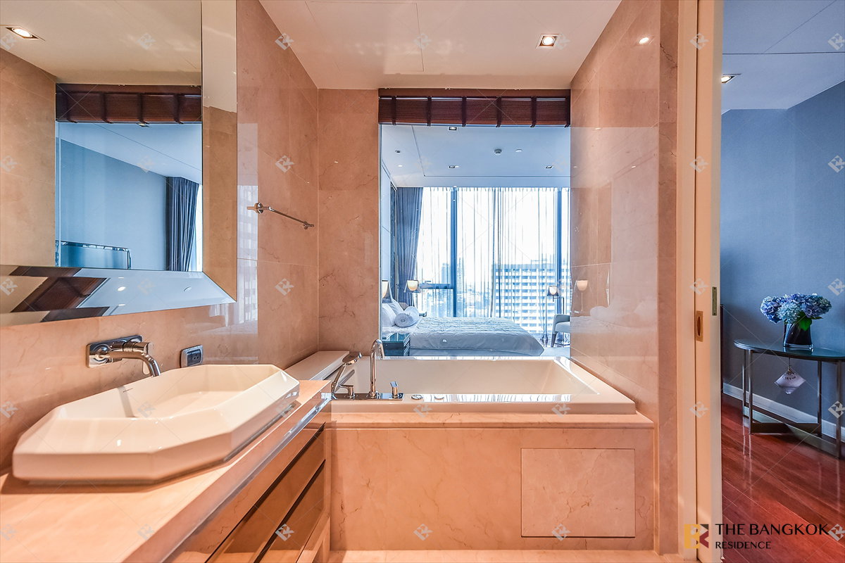 รูป  Marque Sukhumvit 💎A beautifully designed, spacious residence, fully furnished ⭐ Near BTS Phrom Phong  - รูปที่ 12/13