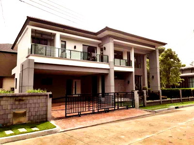 Houses for rent Phanfa Bridge Pier : LTH6026 – House FOR RENT in Pattanakarn 6 beds 5 baths size 375 Sq.M. Nearby ARL Huamark station ONLY 300k/Month
