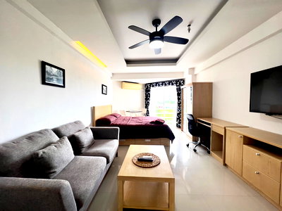 Condos for sale : Studio Condo for Sale at Jomtien Beach Condominium in Pattaya