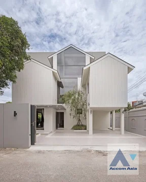 🔼🔽 AccomA 📩 Pet friendly,Corner Unit 3 BR House in Phra Khanong Nuea (AA35371)