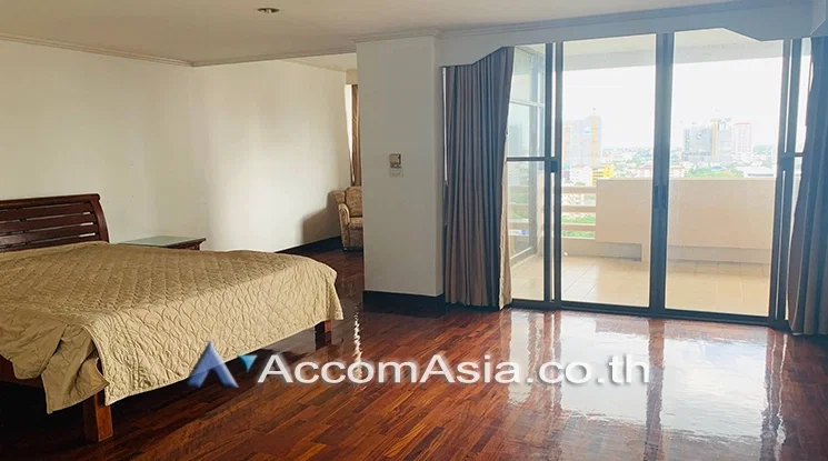 picture 🔼🔽 AccomA 📩 Bright corner unit with warm wood floors and private garden balcony (2045801) - 9/13