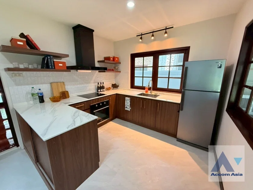 รูป 🔼🔽 AccomA 📩  Family home with Tudor charm in peaceful compound near BTS Onnut (99870) - รูปที่ 17/20