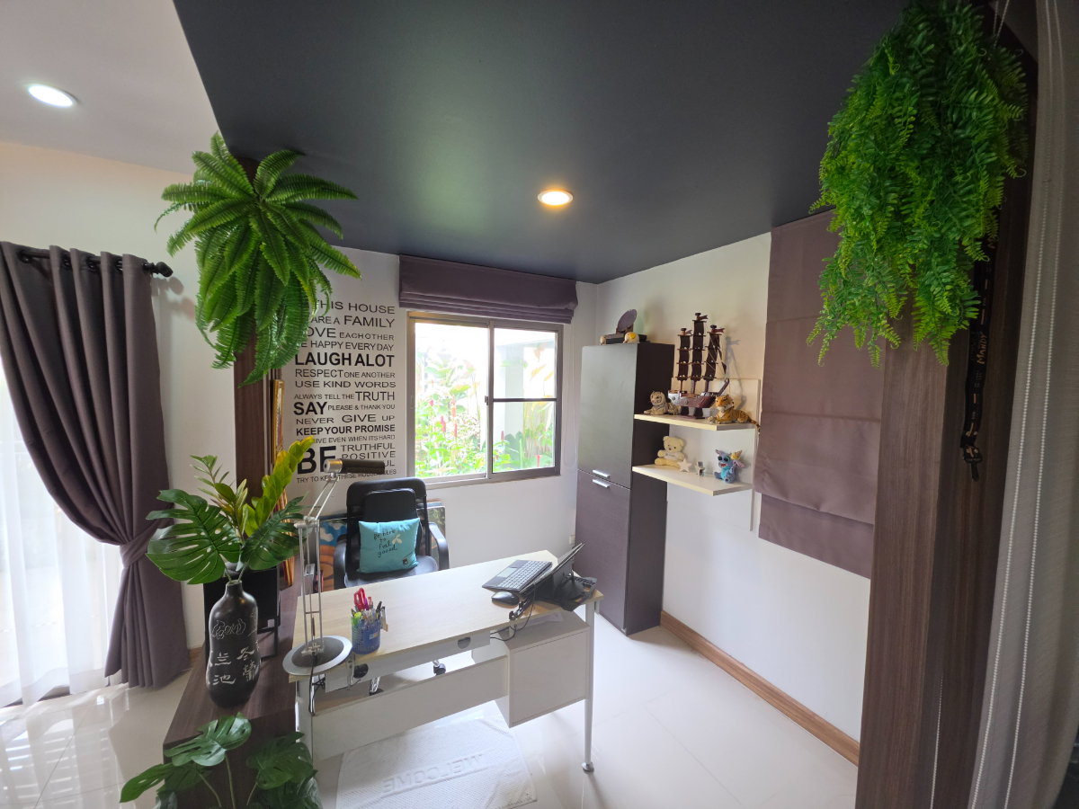 รูป ขายบ้านเดี่ยว 2 ชั้น ตกแต่งพร้อมอยู่ ราคา 3.89 ล้านบาท ในอำเภอศรีราชา - รูปที่ 2/25