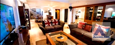 เช่าทาวน์โฮม ดิ เอ็มควอเทียร์ : 🔼🔽 AccomA 📩 Fully furnished classic-style home with rooftop terrace (AA25719)