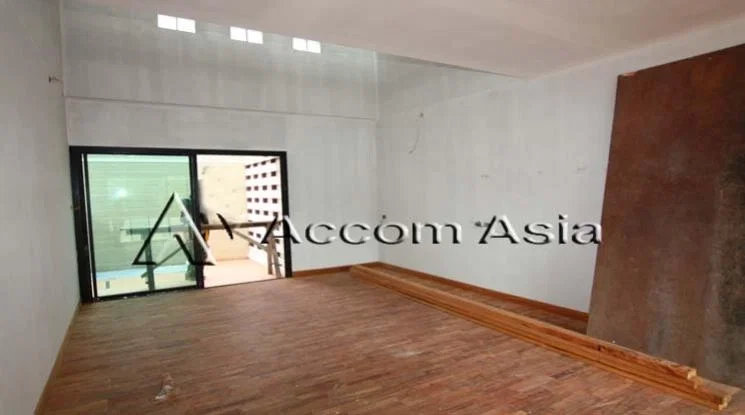 รูป 🔼🔽 AccomA 📩 Spacious house with large windows and renovation potential (1917732) - รูปที่ 3/9