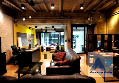 เช่าทาวน์โฮม ม.กรุงเทพ กล้วยน้ำไท : 🔼🔽 AccomA 📩  4 BR Townhouse in Thung Maha Mek (AA41157)