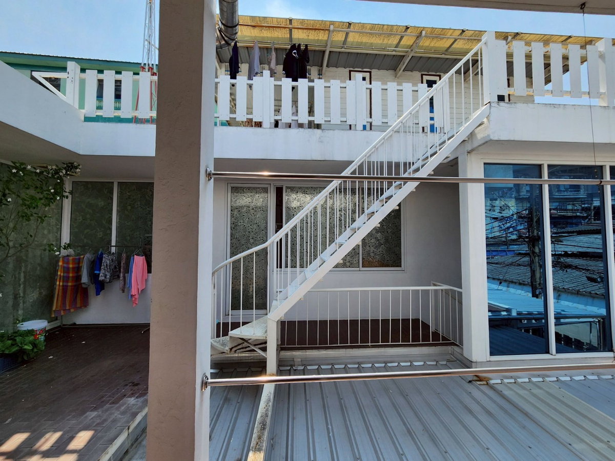 รูป ขายบ้านพร้อมที่ดิน รามอินทรา 42 ใกล้รถไฟฟ้าอินทรา กม.6เพียง 1 นาที เหมาะเป็นhome office - รูปที่ 17/21