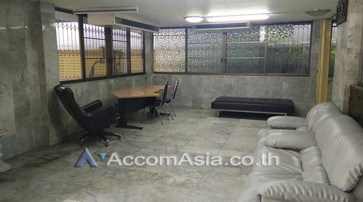 รูป 🔼🔽 AccomA 📩 Pet friendly,Home Office 5 BR House in Khwaeng Sam Sen Nai (AA10835) - รูปที่ 2/9