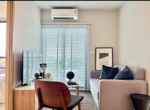 New Connect ดอนเมือง คอนโดใกล้ สนามบินดอนเมือง ภายในห้องมีเฟอร์นิเจอร์ โซฟา โต๊ะ เก้าอี้ เตียง