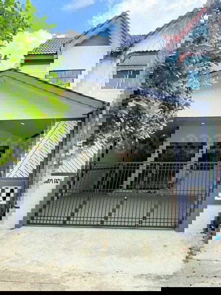 รูป ขายทาวน์โฮม 2 ชั้น มบ.อินทราวิว ถ.นิมิตรใหม่ มีนบุรี เนืัอที่ 25 ตรว 3นอน 2น้ำ แถมฟรีเฟอร์นิเจอร์ - รูปที่ 1/8