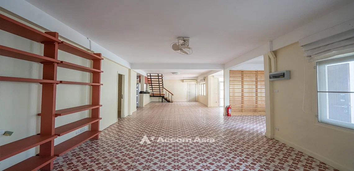 picture 🔼🔽 AccomA 📩 Pet friendly 5 BR House in  Lumphini (AA30969) - 3/19
