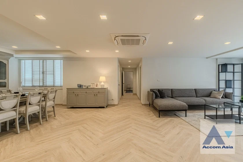 picture 🔼🔽 AccomA 📩 Gorgeous white-tone condo with classic charm and full built-ins (24253) - 5/18