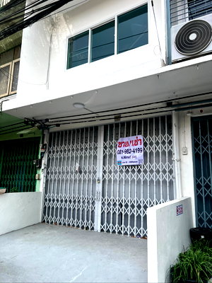 เช่าอาคารพาณิชย์ กรุงเทพมหานคร : อาคารพาณิชย์รีโนเวทใหม่ สวยงาม ใกล้ไอคอนสยาม