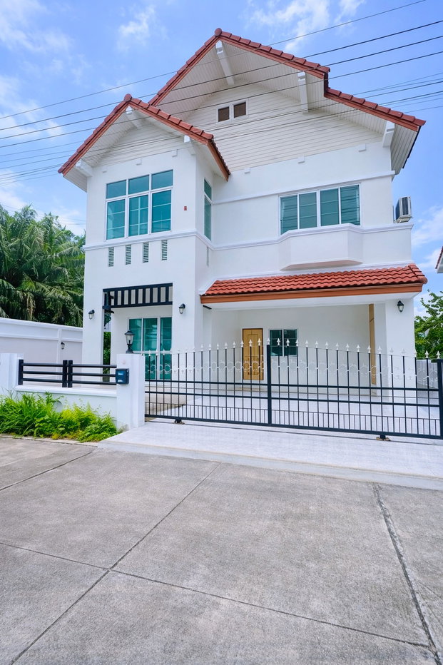 รูป ใกล้ เจพาร์ค ศรีราชา 500 ม. บ้านเดี่ยวหรู 2 ชั้น 3 นอน 100 ตร.ว. 300 ตร.ม. หลังมุม สภาพสวย ทำเลศรีราชา . ศรีราชาะนิคมอุตสาหกรรม - รูปที่ 1/8