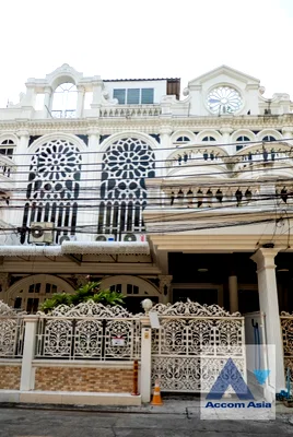 Houses for rent Bangkok : 🔼🔽 AccomA 📩 Pet friendly,Home Office 5 BR House @Ekkamai Villas (AA16887)