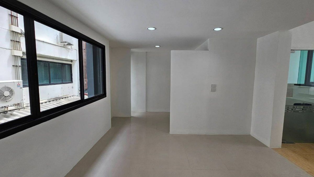 รูป ทาวน์โฮม 3.5 ชั้น ทาวน์อินทาวน์ ใกล้โรงเรียนบดินทร์เดชา - โรงเรียนนานาชาติ เชื่อมต่อเส้นเลียบทางด่วนได้ทันที พร้อมเดินทางไปเอกมัย-ทองหล่อ 🚘 - รูปที่ 17/28