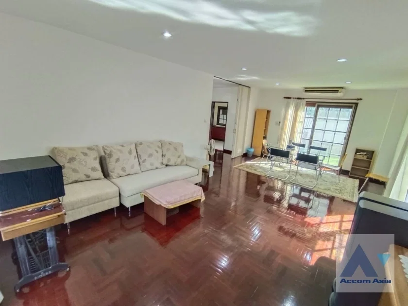 รูป 🔼🔽 AccomA 📩  Family home with Tudor charm in peaceful compound near BTS Onnut (99870) - รูปที่ 9/20
