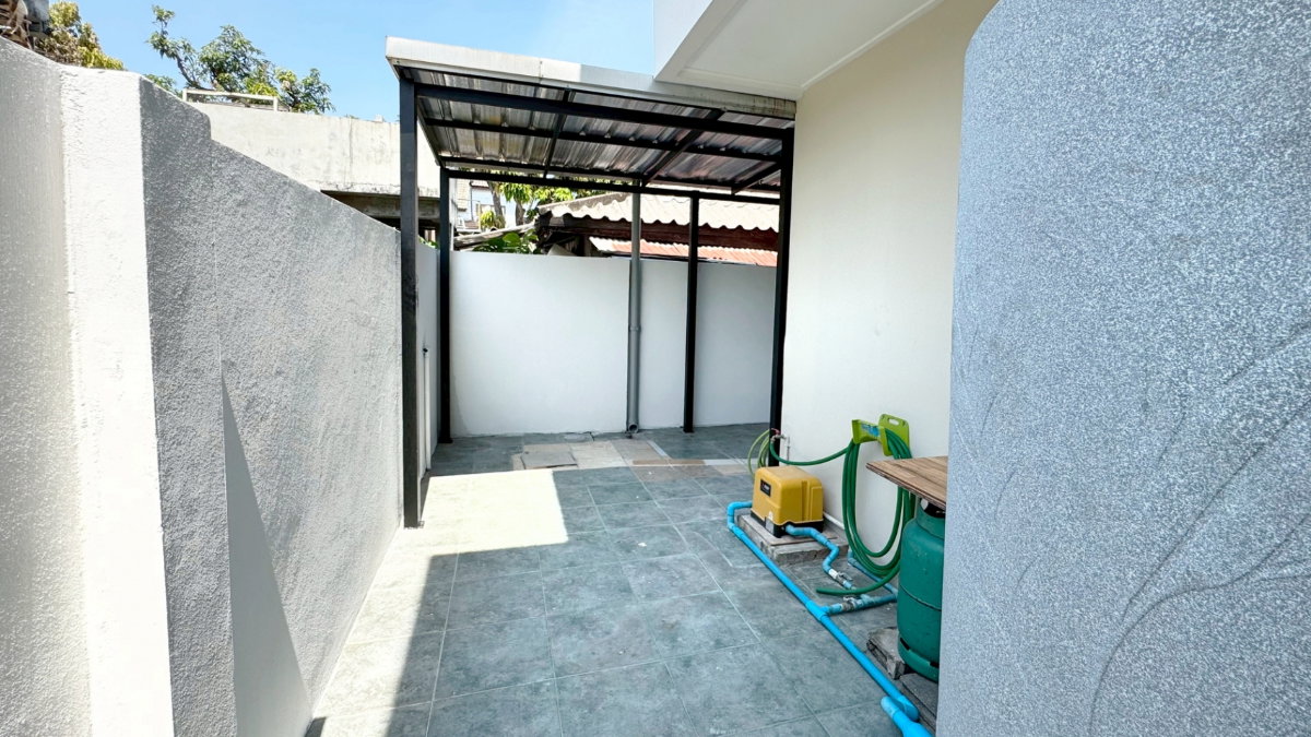 รูป บ้านเดี่ยวให้เช่า : หมู่บ้านเคหะนคร 3 ทำเลพัฒนาการ – ศรีนครินทร์ | 4-ห้องนอน จอดรถ 6 คัน ใกล้ MRT หัวหมาก 🐶Pet Friendly🐱 - รูปที่ 18/18