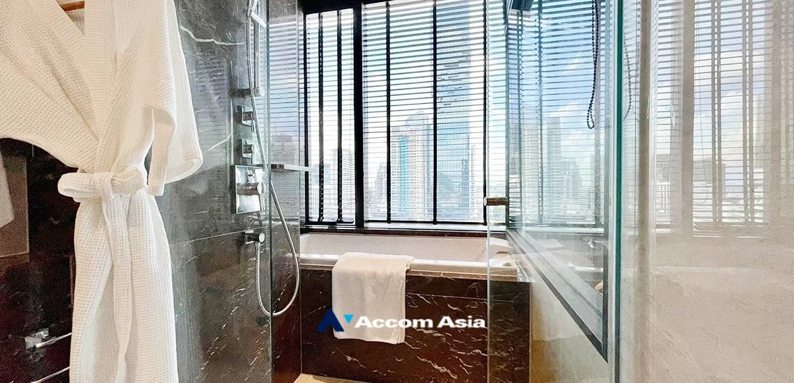 picture 🔼🔽 AccomA 📩 Ashton Silom - 9/10