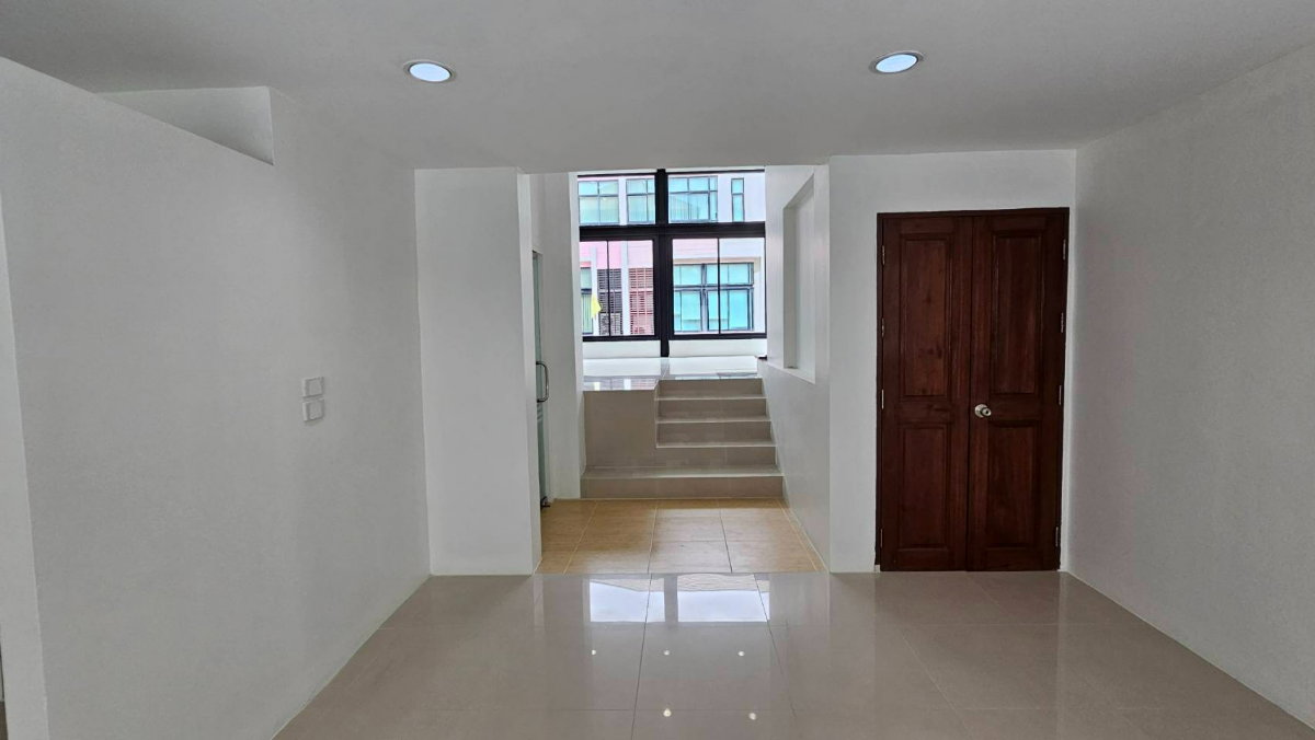 รูป ทาวน์โฮม 3.5 ชั้น ทาวน์อินทาวน์ ใกล้โรงเรียนบดินทร์เดชา - โรงเรียนนานาชาติ เชื่อมต่อเส้นเลียบทางด่วนได้ทันที พร้อมเดินทางไปเอกมัย-ทองหล่อ 🚘 - รูปที่ 16/28