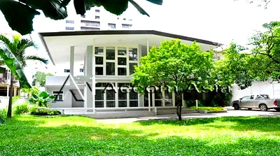 เช่าบ้านเดี่ยว กรุงเทพมหานคร : 🔼🔽 AccomA 📩 Home Office 4 BR House in Phra Khanong Nuea (90352)