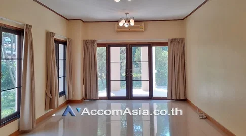 🔼🔽 AccomA 📩  5 BR House in Chong Nonsi (1710845)