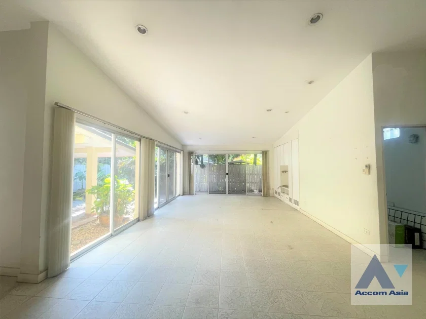 picture 🔼🔽 AccomA 📩 Home Office 3 BR House in Klong Tan (90248) - 8/20