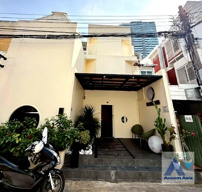 เช่าทาวน์โฮม ดิ เอ็มควอเทียร์ : 🔼🔽 AccomA 📩  3 BR Townhouse in Khlong Tan Nuea (AA26641)