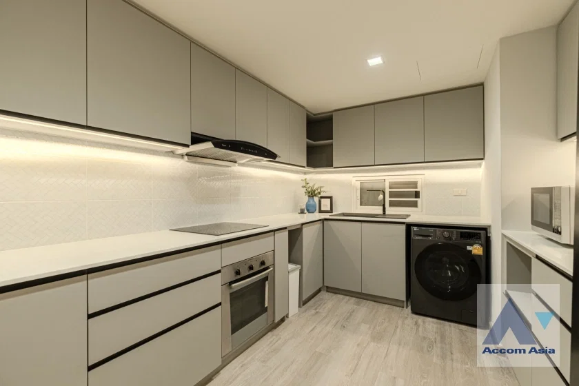 picture 🔼🔽 AccomA 📩 Gorgeous white-tone condo with classic charm and full built-ins (24253) - 3/18