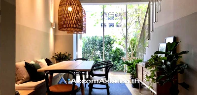 เช่าทาวน์โฮม บิ๊กซี ซูเปอร์เซ็นเตอร์ เอกมัย : 🔼🔽 AccomA 📩  2 BR Townhouse in Khlong Tan Nuea (AA28373)