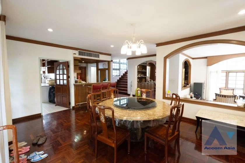 picture 🔼🔽 AccomA 📩 Classic House in Serene Garden with Spacious Layout (AA36987) - 11/20