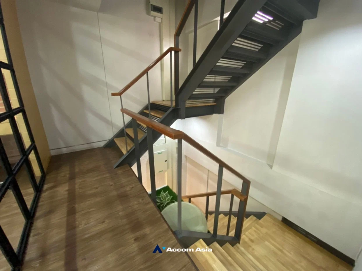 รูป 🔼🔽 AccomA 📩  Modern open-layout house in Punnawithi with high ceilings and natural light (AA15293 - รูปที่ 19/20