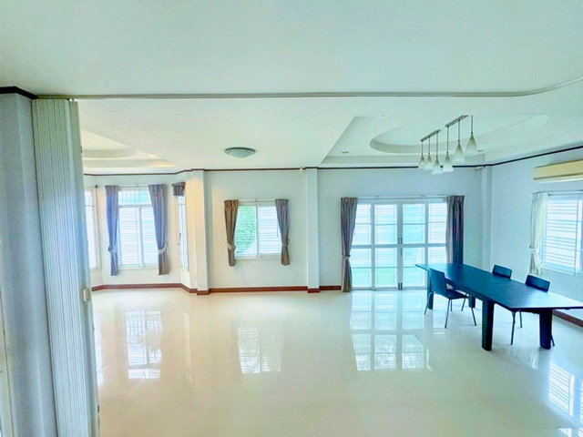 รูป ใกล้ เจพาร์ค ศรีราชา 500 ม. บ้านเดี่ยวหรู 2 ชั้น 3 นอน 100 ตร.ว. 300 ตร.ม. หลังมุม สภาพสวย ทำเลศรีราชา . ศรีราชาะนิคมอุตสาหกรรม - รูปที่ 8/8