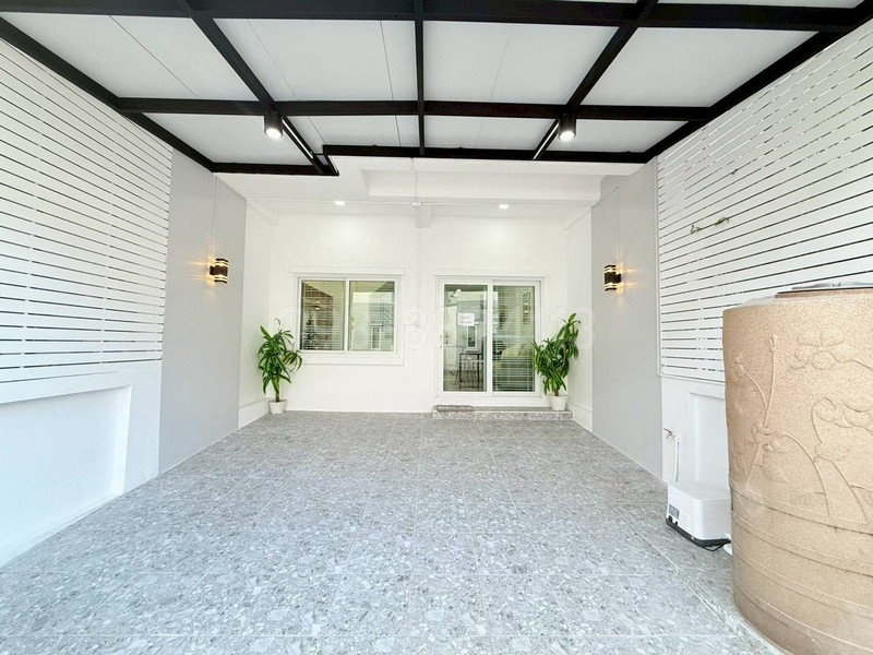 รูป ขายทาวน์โฮม 2 ชั้น ทำเลดี มบ.พาทาโกเนีย 5 ใกล้ซาฟารีเวิลด์ เนื้อที่ 20 ตรว 3นอน 2น้ำ รีโนเวทใหม่ แถมเฟอร์นิเจอร์ - รูปที่ 2/8