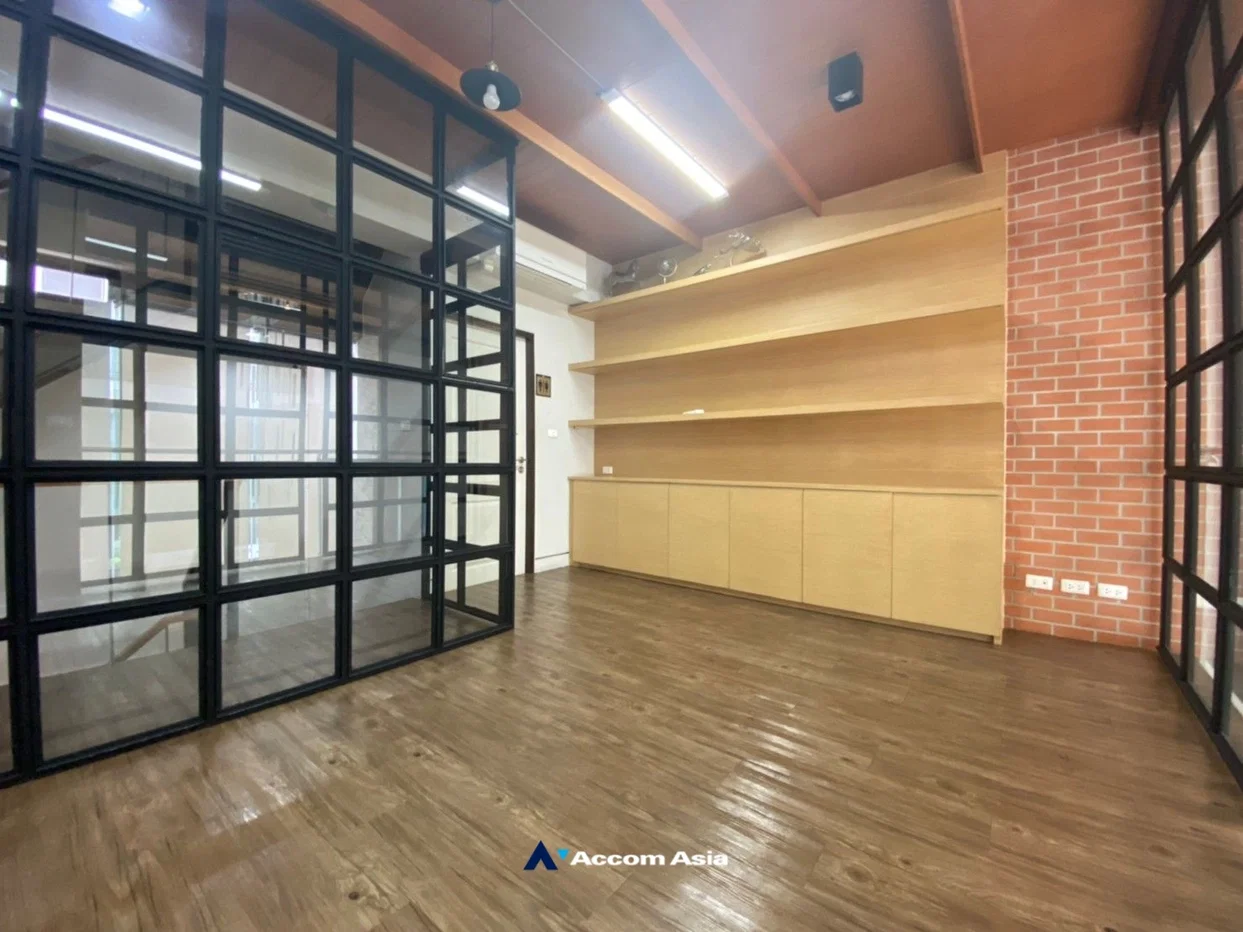 รูป 🔼🔽 AccomA 📩  Modern open-layout house in Punnawithi with high ceilings and natural light (AA15293 - รูปที่ 18/20