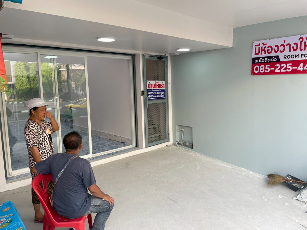 รูป ให้เช่าชั้น 1 อาคารพาณิชย์ ใจกลางแยกมีนบุรี คนพลุกพล่าน เหมาะทำร้านอาหาร - รูปที่ 11/12