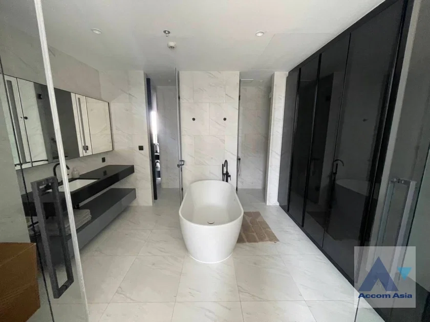 รูป 🔼🔽 AccomA 📩 Neutral-tone condo with natural light and simple design in Sathorn (AA43148) - รูปที่ 3/6