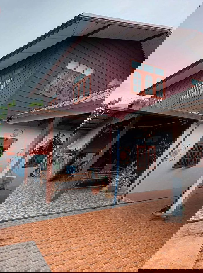 รูป ขายถูก! บ้านพร้อมที่ดิน 183 ตร.ว. ใกล้ห้วยเสนง-ศูนย์ราชการสุรินทร์ ทำเลดีมาก ติดถนนลาดยาง น้ำไม่ท่วม เจ้าของขายเองเพราะดูแลไม่ทั่วถึง! - รูปที่ 3/5