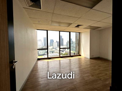 Office for rent Pathumwan Institute of Technology : 105 sqm High-Floor Office for Rent in 253 Asoke Building Bangkok