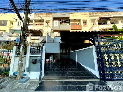 เช่าทาวน์โฮม กรุงเทพมหานคร : ทาวน์เฮ้าส์ให้เช่า 5 ห้องนอน ใน ดินแดง, กรุงเทพมหานคร 689754