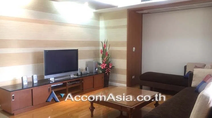 รูป 🔼🔽 AccomA 📩 Wood-accented condo with private balcony and cozy layout (1519142) - รูปที่ 2/9