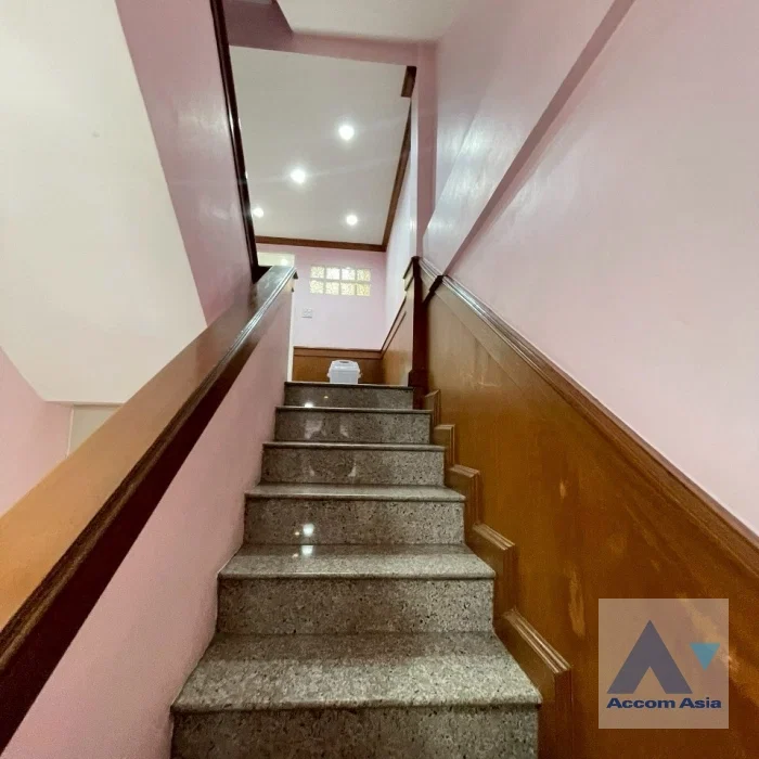 picture 🔼🔽 AccomA 📩 Warm and Timeless Home with Rich Wood Interior in Sathorn (AA18380) - 9/20